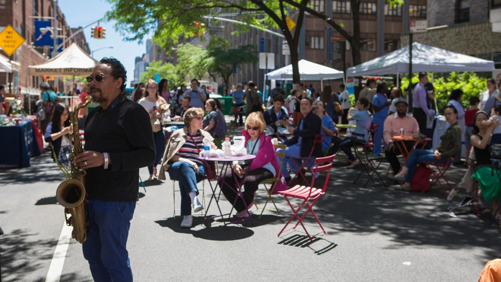 Local Jazz musician plays in front of crowd